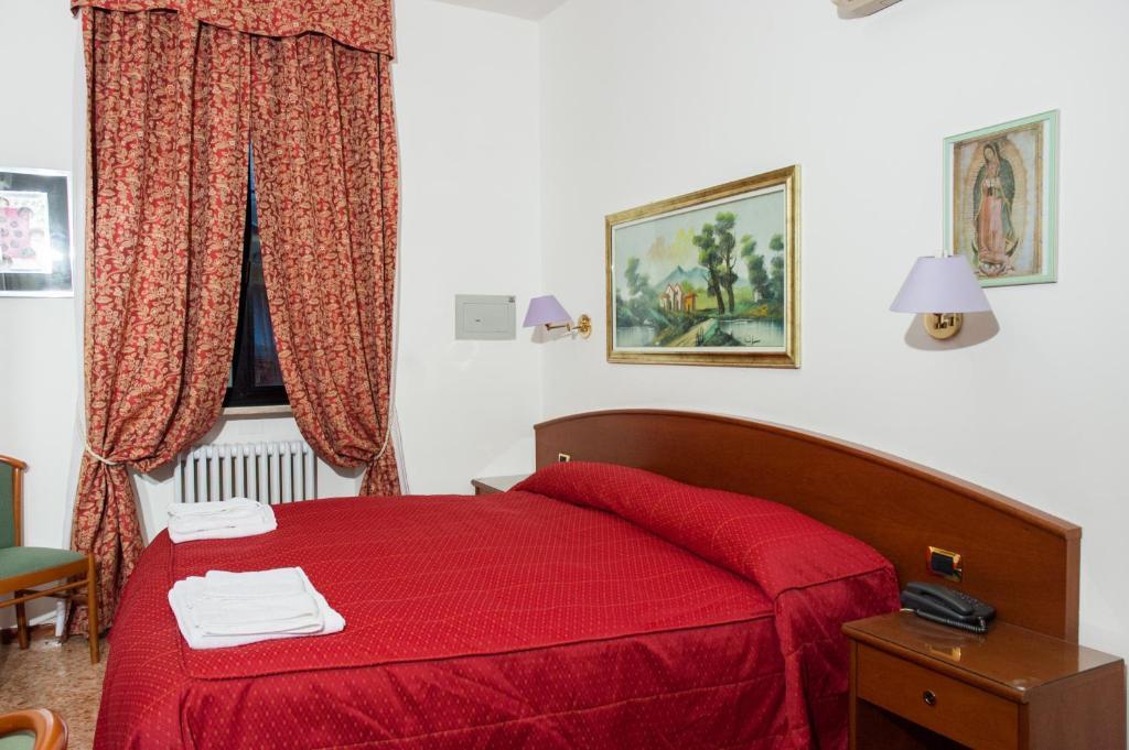 Vip Hotel Piacenza Room photo